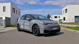 Víme, jak jezdí nový elektromobil VW ID.3. Na silnici je mnohem zábavnější než Golf GTI