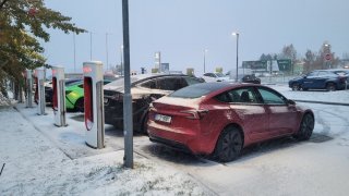 Komentář: Trpký konec pohádek. Investoři elektromobilitě nevěří a spousta výrobců proto krachuje