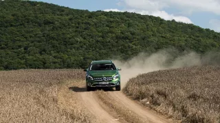 Mercedes-Benz GLA jezdí jistě a pohodlně. 12