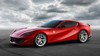 Ferrari 812 Superfast nemá jméno nadarmo. Jeho rychlost bere dech