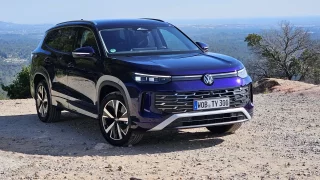 Řídili jsme nový Volkswagen Tayron. Je tu i pro ty, kterým Škoda Kodiaq nepřipadá dost sexy