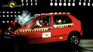 První Škoda Fabia v dobovém crash testu: Byla odolná pro posádku, ale moc neřešila děti a chodce
