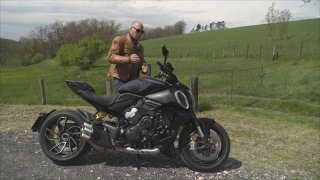 Ducati Diavel V4 vypadá jako raketomet na kolech. Lukáš Pešek z ní vyždímal maximum