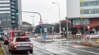 Většina řidičů netuší, jak přesně funguje tato pražská křižovatka. Řízená světly je jen částečně