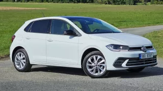 Volkswagen Polo ukazuje, že na pohodové svezení není třeba ani 100 koní. Z pultu mizí jako nic