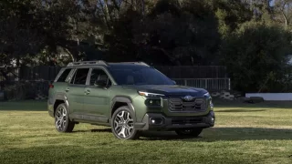 Nové Subaru Outback je zase o trochu víc SUV. Zaujme hlavně interiérem se záplavou tlačítek
