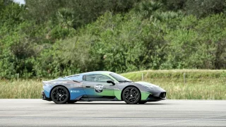 Přes 318 km/h bez řidiče. Autonomní Maserati MC20 stanovilo nový světový rekord