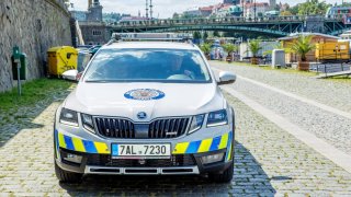 Nedohaduj se, nebo uvidíš! Strážníci při ostudném zásahu nadávali cyklistovi, ten byl v právu