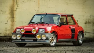 Renault 5 Turbo ve vzácné verzi Evolution. 3