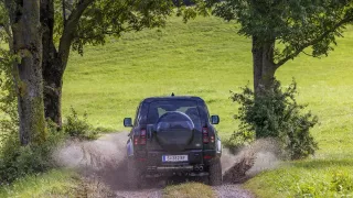 Land Rover Defender V8