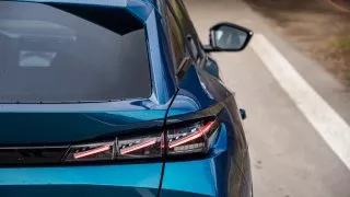 Test Peugeot 408 GT hybrid