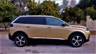 Test Peugeotu 5008 2.0 BlueHDi 180, moderně vyhlížejícího macka pro velkou rodinu