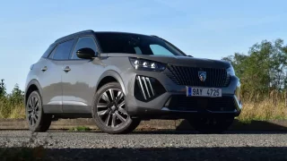 Peugeot 2008 láká na zajímavou cenu i motory pod kapotou. Během jara dostane novou funkci