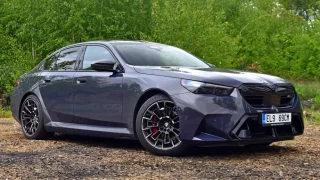 BMW M5 je nejsilnější v historii, ale zároveň umí jezdit šetrně