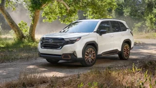 Nové Subaru Forester chce zahrnout posádku maximálním komfortem. S cenou se vejde pod milion