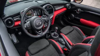 MINI JCW Cabrio - interiér 1