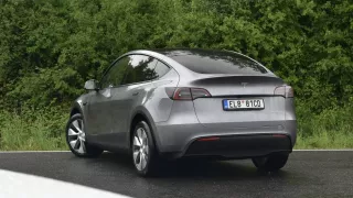 Tesla Model Y jezdí jako nejlevnější auta na trhu. Zato si ale umí pořádně nahlas pšouknout