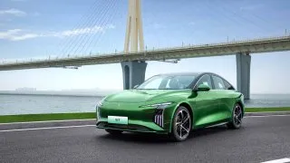 Další expanze čínských automobilek v Česku. Forthing otevře síť samostatných showroomů