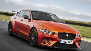 Nový král mezi sedany. Parádní Jaguar XE SV Project 8 je nejrychlejší