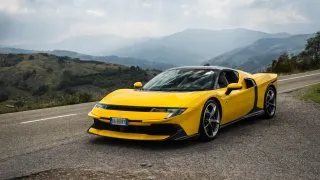 TEST: Exkluzivní supersport z Itálie za 11 milionů ohromí. Má čtyři motory a dělá elektřinu zábavnou