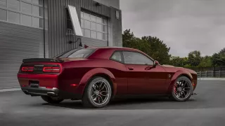 Dodge Challenger Hellcat s paketem Widebody 6