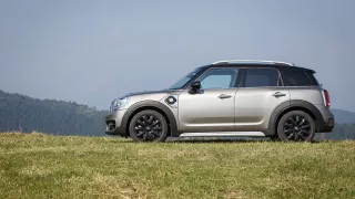 Prvním hybridem MINI se stal Countryman. 13