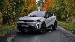 Renault Captur umí být plný výbavy a jezdit za málo. Jen si na něj musíte zvyknout