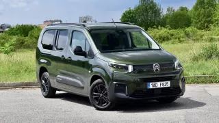 Citroën Berlingo žehlí fatální chybu s elektromobilitou. Toyota Proace City z toho velmi profituje