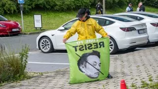 Protest, Tesla
