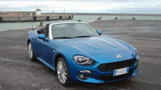 FIAT 124 SPIDER exteriér 3