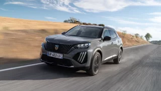 Peugeot na týden zlevnil většinu svých modelů až o 166 tisíc. Elektromobily ale nechal stranou