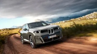 Teď už to Chorvatsko lze opravdu dát i bez nabíjení, přesto diesel zůstává. Nové BMW X5 má všechno