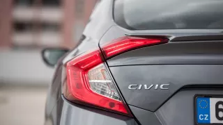 Nová Honda Civic je pořád originální, ale už víc u