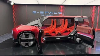 Reinkarnace Kachny, nový Espace nebo šestiválcová Alfa Romeo. Z pařížských konceptů se tají dech