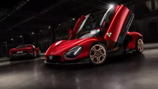 Alfa Romeo představila naprosto božskou supersportovní novinku. Může být elektrická, ale také nemusí