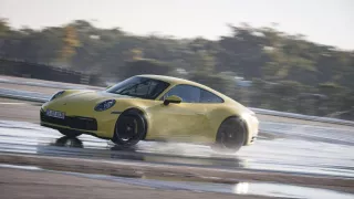 Porsche 911 Carrera 4S Wet Mode 1