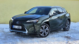 Elektrický Lexus UX jezdí výborně. Pomalé nabíjení ho ale odsoudilo na cesty kolem domu