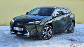 Elektrický Lexus UX jezdí výborně. Pomalé nabíjení ho ale odsoudilo na cesty kolem domu