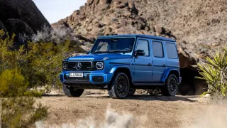 Mercedes-Benz G umí s elektrikou věci, co se jen tak nevidí. Na zážehový osmiválec ale nedá dopustit