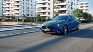 V Česku si lze koupit elektromobil s dojezdem skoro 800 km. Stojí jako benzinová Škoda Superb