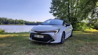 Nová Toyota Corolla posunula laťku zase o něco výš. Bude vás bavit jak jízdními vlastnostmi, tak spotřebou