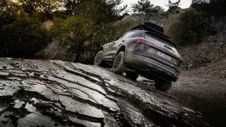 Audi Q8 e-tron edition Dakar