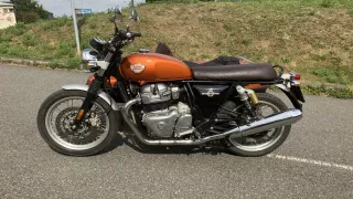 Royal Enfield Interceptor + Velorex 563