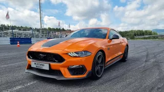 Ford Mustang Mach 1 na okruhu ukázal skvělé manuální řazení a silný motor. Závoďák to ale není