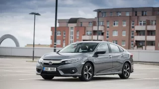 Nová Honda Civic je pořád originální, ale už víc u