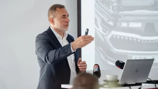 Evropa není na zákaz spalovacích motorů připravená, říká šéf automobilového průmyslu