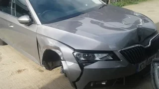 Superb nejdříve jako totálka, později jako krásná ojetina po doktorovi. Nadšenci loví nefér prodejce