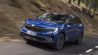 Poprvé za volantem Renaultu Austral. Díky natáčení zadních kol je mrštný jako malé auto