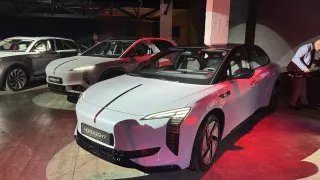Hongqi EH7