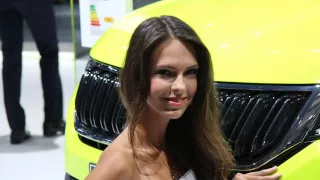 Hostesky autosalon Paříž